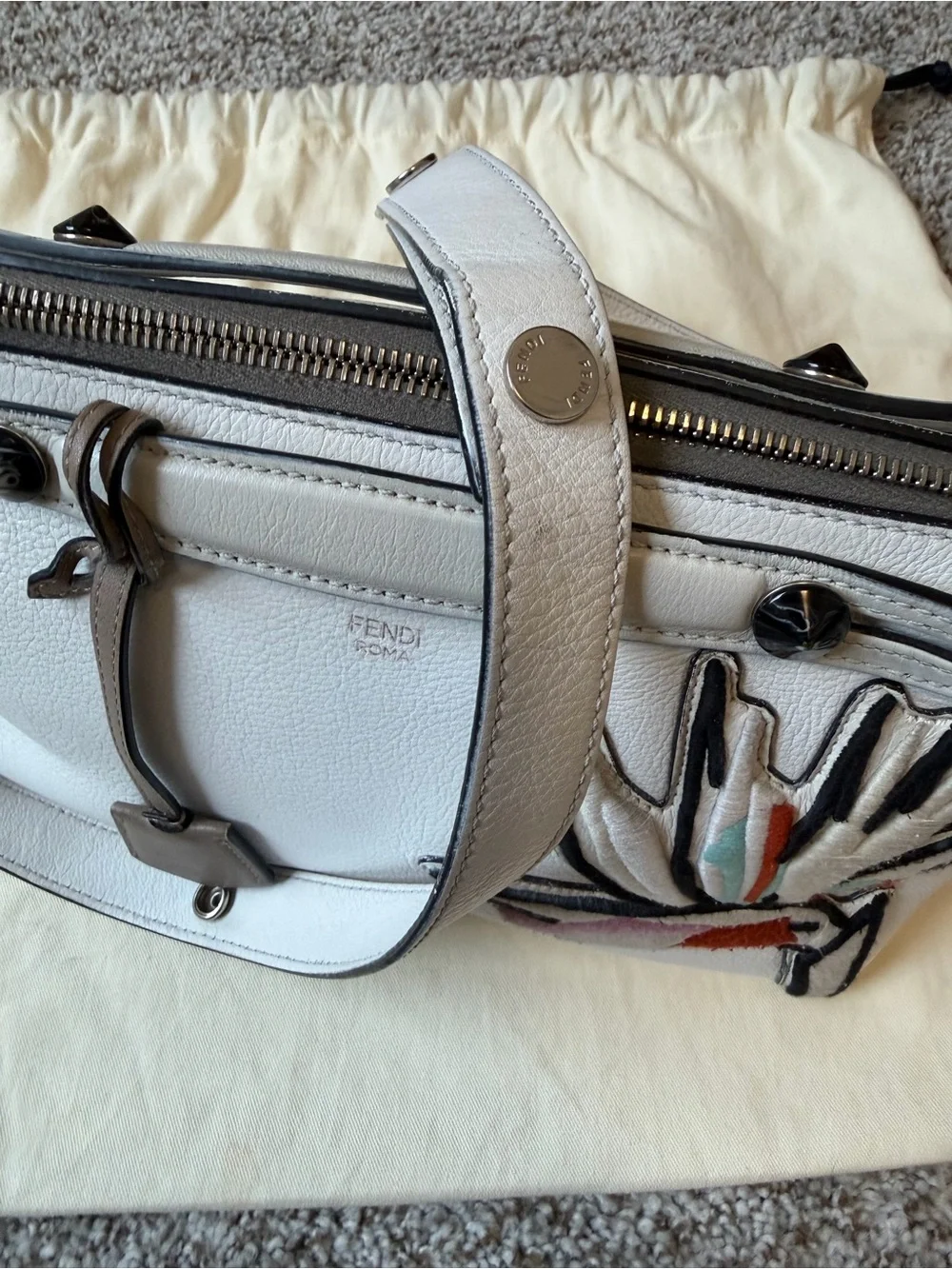 Fendi White Leather Shoulder Bag with Multicolor Floral Patch - Picture 5 of 12